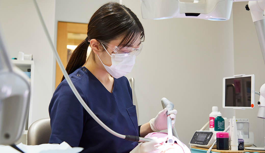 高い技術を持つ歯科衛生士による丁寧な施術