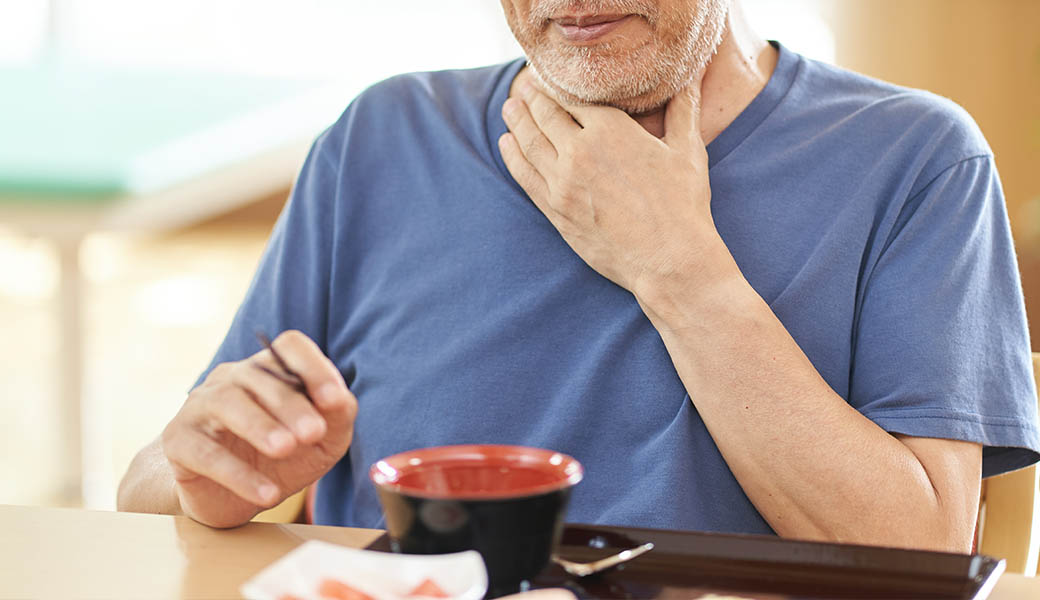 お口の細菌が引き起こす高齢者の誤嚥性肺炎